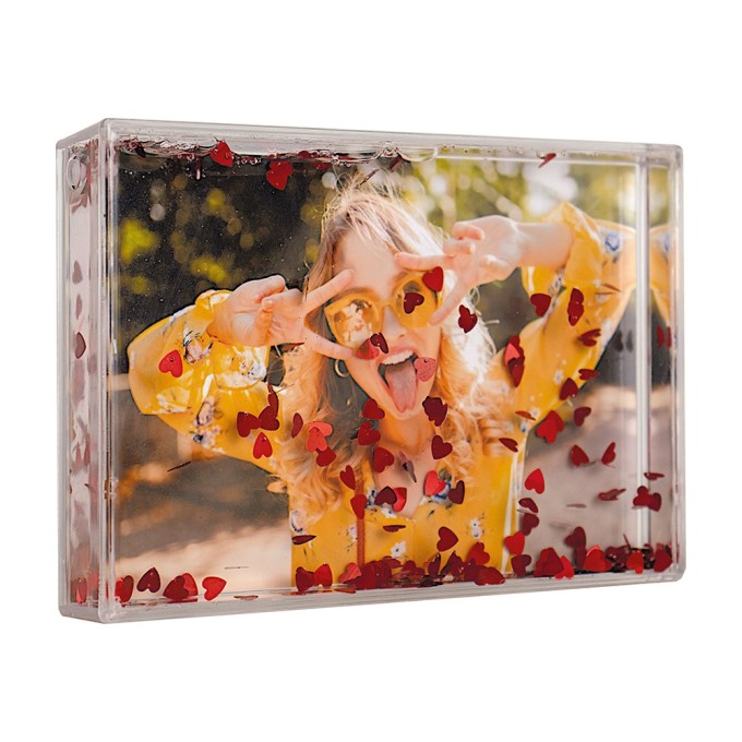 Acrílico en forma rectangular con agua y corazones SO105